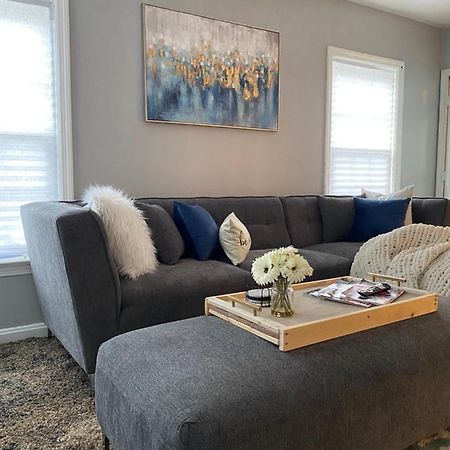 Cozy, Upstairs Apartment Pets Welcome With Fee Family Friendly Close To Everything Cleveland Exterior photo