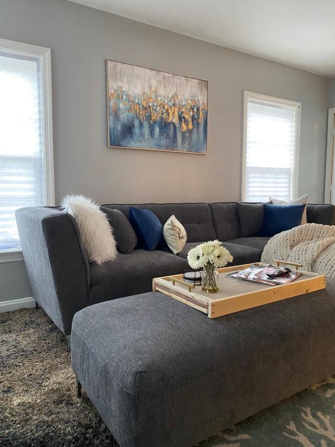 Cozy, Upstairs Apartment Pets Welcome With Fee Family Friendly Close To Everything Cleveland Exterior photo