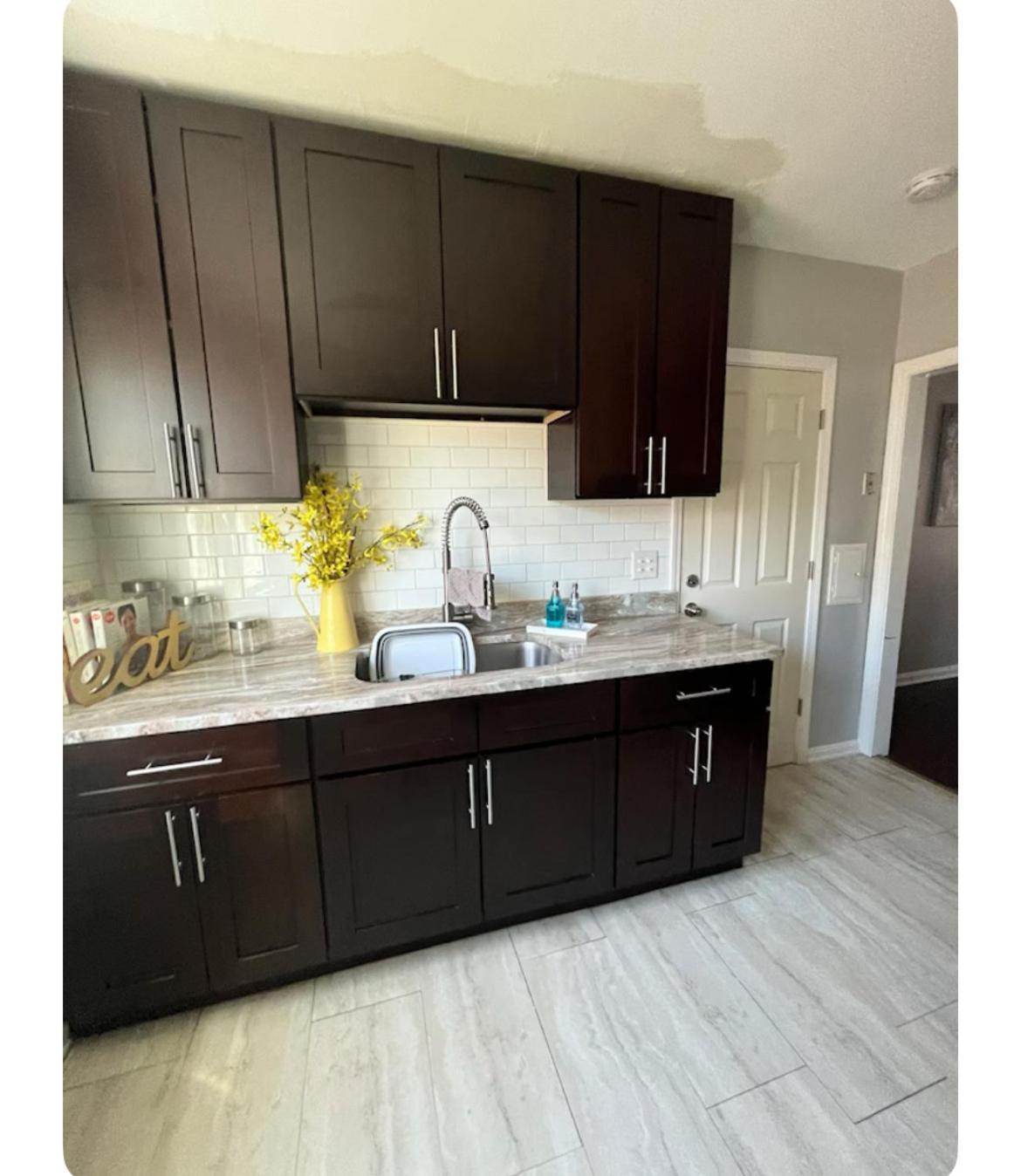 Cozy, Upstairs Apartment Pets Welcome With Fee Family Friendly Close To Everything Cleveland Exterior photo